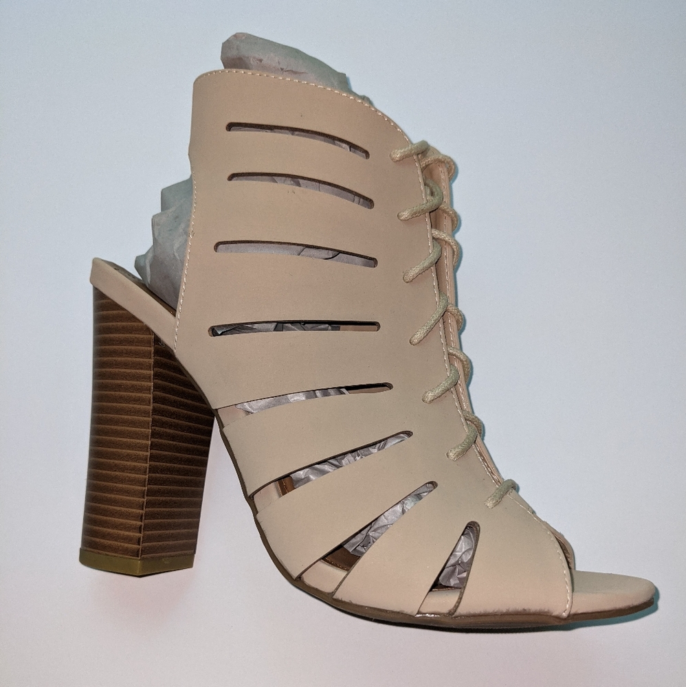 🆑 'LACED UP' - Picture 3 of 4